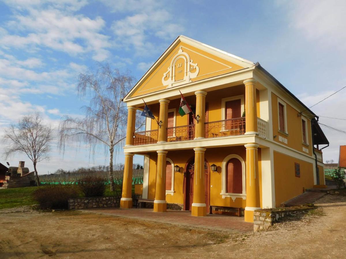 Joe Bacsi Rezidenciaja Apartment Kisharsany Luaran gambar