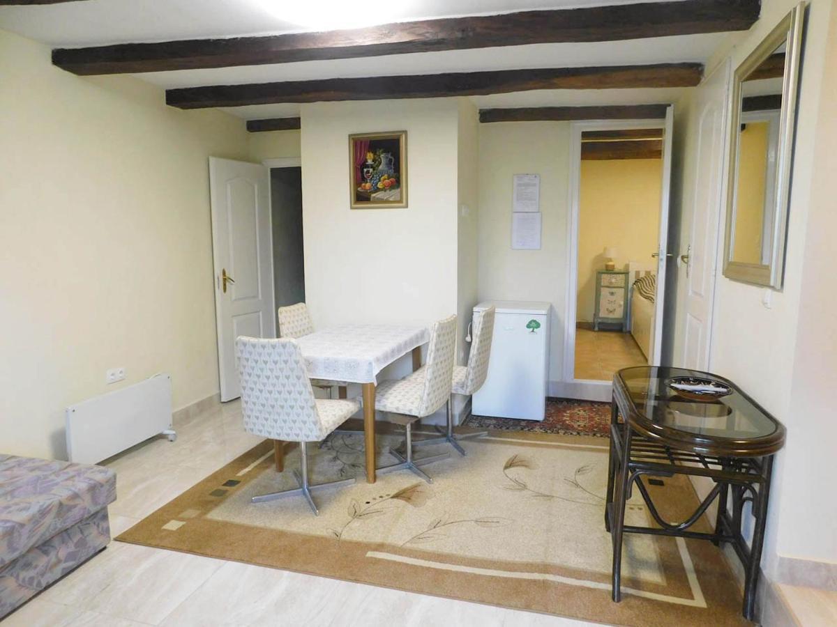 Joe Bacsi Rezidenciaja Apartment Kisharsany Bilik gambar