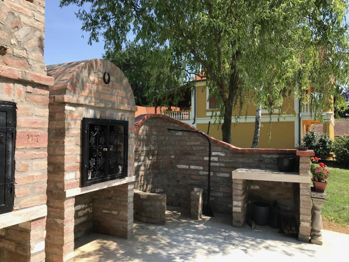 Joe Bacsi Rezidenciaja Apartment Kisharsany Luaran gambar